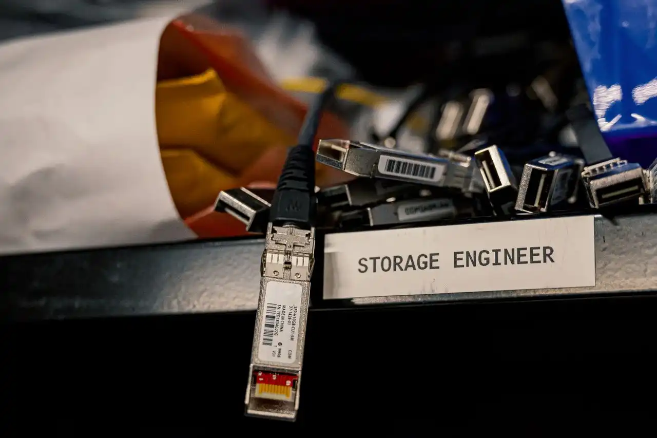 What Does a Storage Engineer Do? Huawei Storage Guide 1 What Does a Storage Engineer